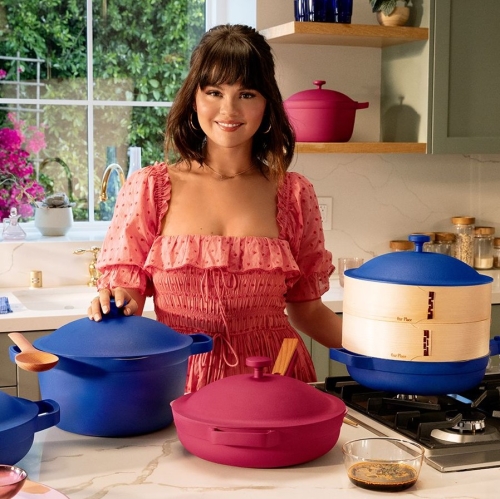 Selena Gómez lanza colección de utensilios de cocina